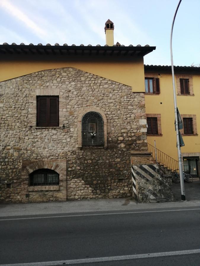 באסטיה אומברה Sulle Orme Di Francesco Appartamento Blu מראה חיצוני תמונה